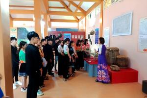 Học sinh trường dân tộc Nội trú tỉnh tham quan, học tập tại Bảo tàng tỉnh