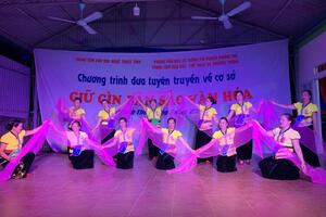 Chương trình đưa tuyên truyền về cơ sở với chủ đề “Giữ gìn bản sắc văn hoá” tại huyện Phong Thổ, Nậm Nhùn