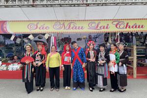 Lai Châu – Đặc sắc trong Liên hoan trình diễn trang phục truyền thống các DTTS Việt Nam khu vực phía Bắc lần I năm 2022