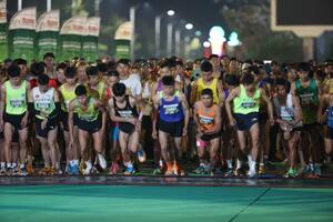 Quảng trường Nhân dân tỉnh Lai Châu bùng nổ lúc 5 giờ sáng: Giải vô địch quốc gia Marathon và cự ly dài Báo Tiền Phong lần thứ 64 năm 2023 chính thức diễn ra