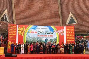 Nghệ nhân người dân tộc thiểu số Lai Châu tham gia Ngày hội “Sắc Xuân trên mọi miền Tổ quốc” năm 2025