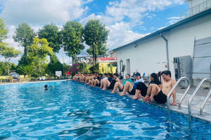 Khai mạc lớp Bồi dưỡng phương pháp dạy bơi, lặn và phòng chống tai nạn đuối nước năm 2025 tại xã Tân Uyên