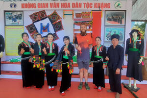 BẢO TÀNG LAI CHÂU GIỚI THIỆU KHÔNG GIAN VĂN HÓA 13 DÂN TỘC TẠI TUẦN DU LỊCH – VĂN HÓA VÀ GIẢI MARATHON LAI CHÂU 2025