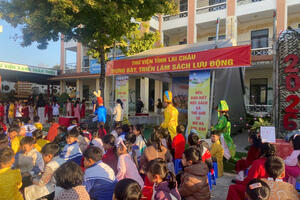 Thư viện tỉnh: Phục vụ lưu động tại Hội chợ xuân Trường Tiểu học Quyết Tiến