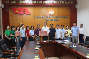 Cụm Hiệp hội Du lịch các tỉnh thành phố phía Bắc ủng hộ 132 triệu đồng và nhiều nhu yếu phẩm cho đồng bào vùng lũ xã Mường Than