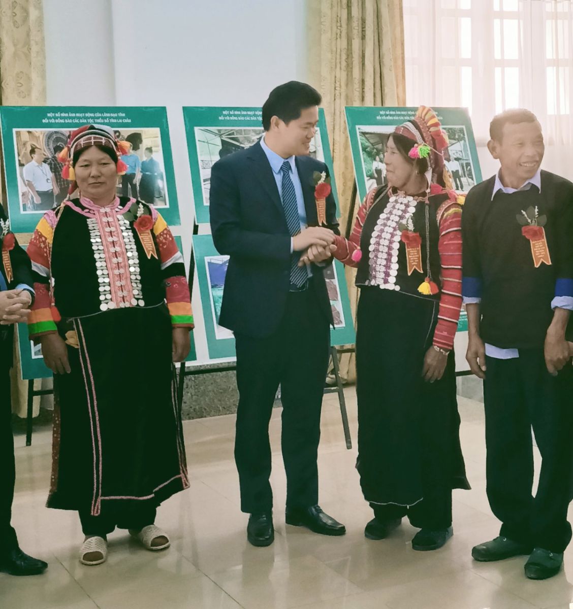 Triển lãm ảnh tại Hội nghị biểu dương, tôn vinh người có uy tín tiêu biểu xuất sắc trong đồng bào dân tộc thiểu số tỉnh Lai Châu giai đoạn 2021-2023