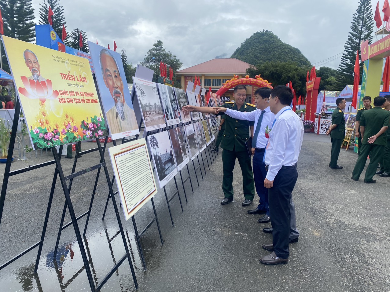 Triển lãm ảnh lưu động tại Đại hội Thi đua Quyết thắng Lực lượng vũ trang tỉnh Lai Châu, giai đoạn 2019 – 2024.