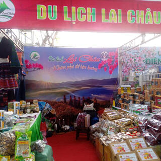 <a href="/du-lich" title="DU LỊCH" rel="dofollow">Du lịch</a>
