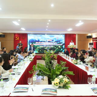 <a href="/du-lich" title="DU LỊCH" rel="dofollow">Du lịch</a>