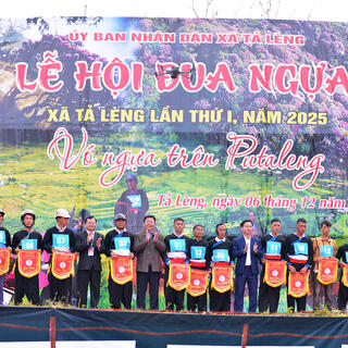 <a href="/du-lich" title="DU LỊCH" rel="dofollow">Du lịch</a>