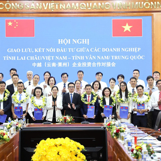 <a href="/du-lich" title="Du lịch" rel="dofollow">Du lịch</a>
