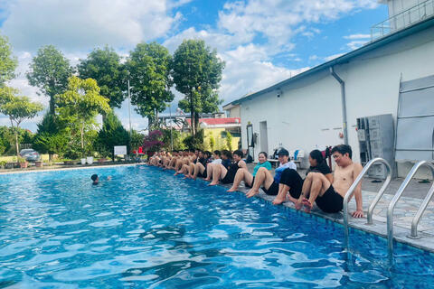 Khai mạc lớp Bồi dưỡng phương pháp dạy bơi, lặn và phòng chống tai nạn đuối nước năm 2025 tại xã Tân Uyên