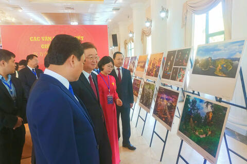 Triển lãm ảnh Hội nghị thường niên lần thứ 5 giữa các Bí thư Tỉnh ủy và Phiên họp lần thứ 11 Nhóm công tác liên hợp giữa các tỉnh Lai Châu, Lào Cai, Tuyên Quang,  Điện Biên (Việt Nam) và tỉnh Vân Nam (Trung Quốc)
