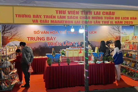 Thư viện tỉnh triển lãm tài liệu: “Sắc màu Lai Châu trong từng trang sách”
