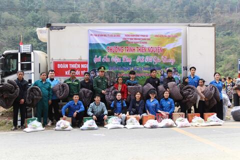 Chương trình thiện nguyện “Sưởi ấm mùa đông - Kết nối yêu thương” tại xã Pa Tần