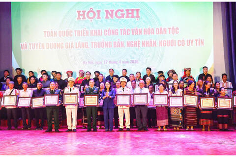 Đại biểu tỉnh Lai Châu dự Hội nghị toàn quốc triển khai công tác văn hóa dân tộc